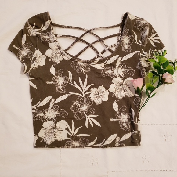 Charlotte Russe Tops - Patterned cross backed crop top